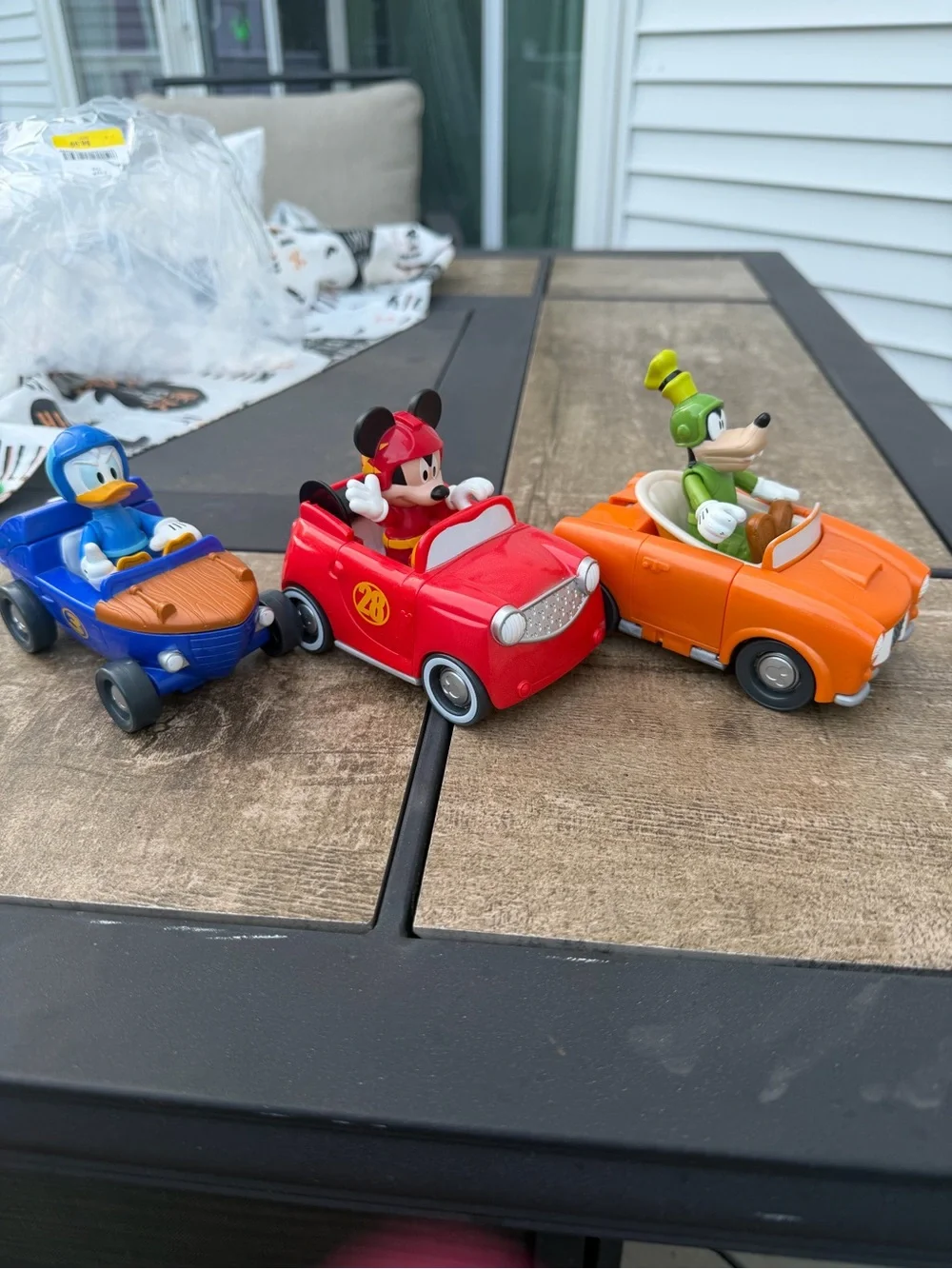 Mickeys Roadster racers 2-in1 transforming cars- set of three